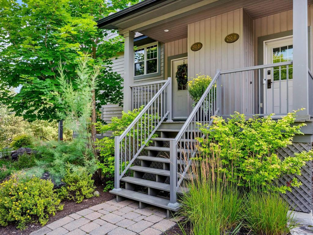 









290


Rue du Mont-Plaisant

, 5,
Mont-Tremblant,




QC
J8E1L2

