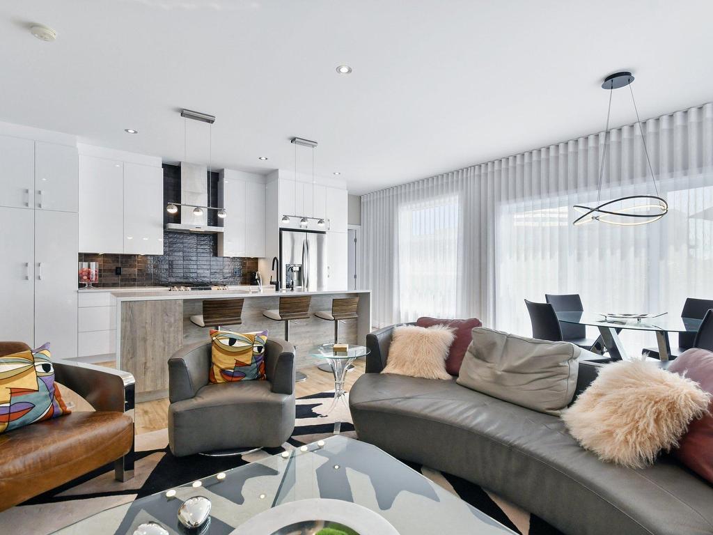 









319


Rue de l'Aigle

, 5,
Carignan,




QC
J3L7J3

