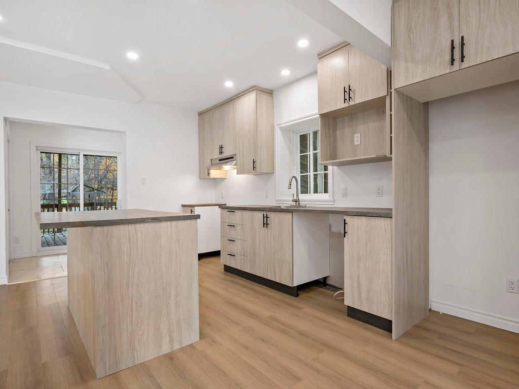 









2257


Ch. du Tour-du-Lac

,
Nominingue,




QC
J0W1R0

