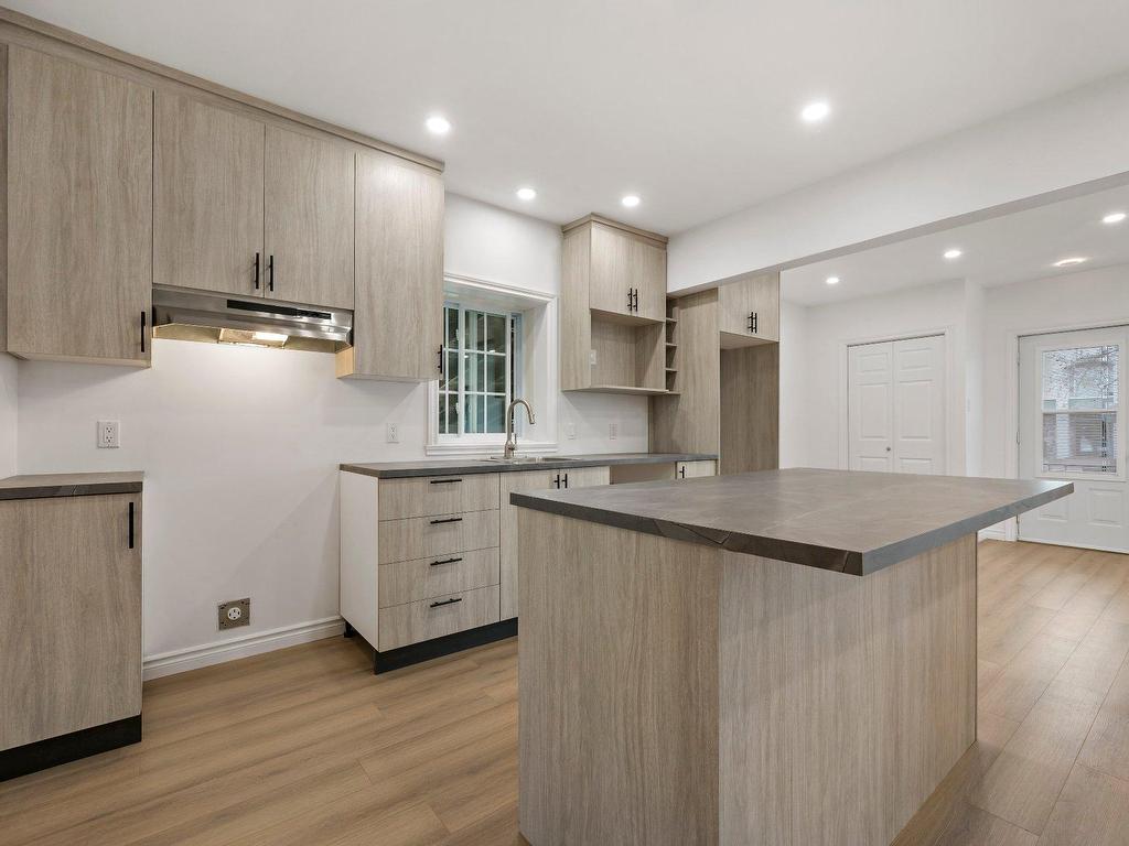 









2257


Ch. du Tour-du-Lac

,
Nominingue,




QC
J0W1R0

