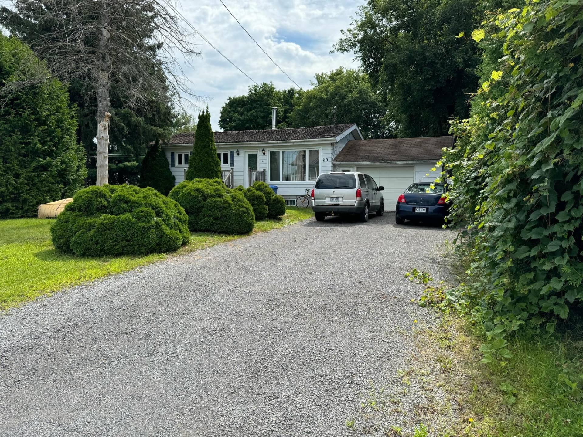 









60


Rue Gareau

,
L'Assomption,




QC
J5W5E5

