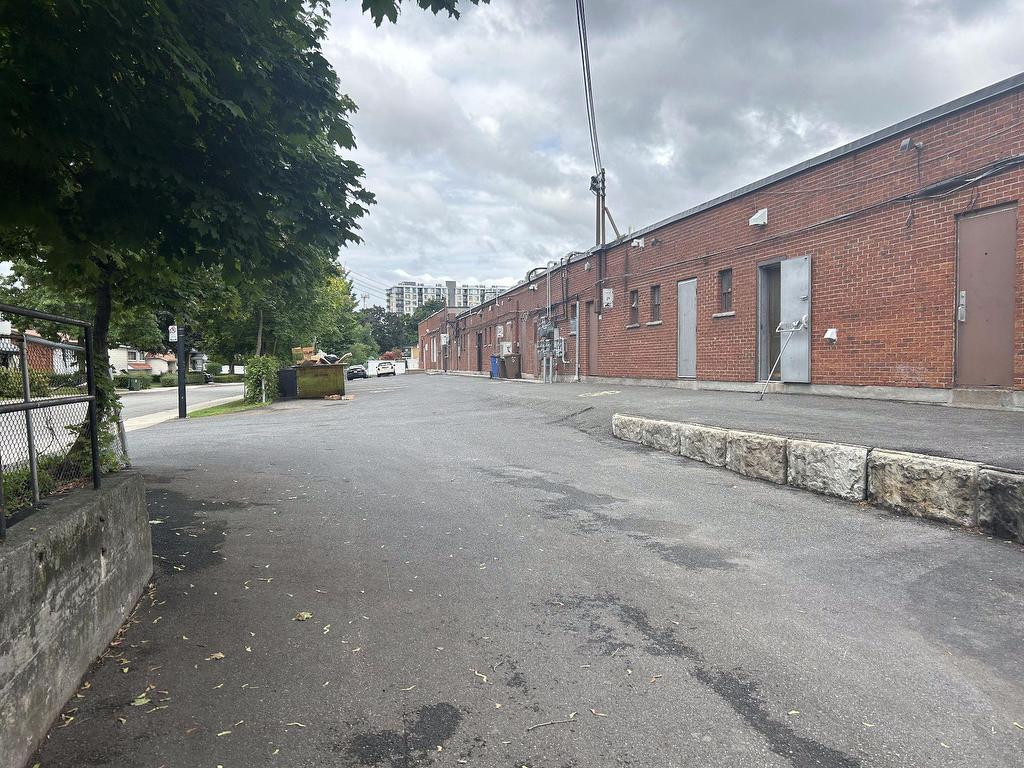 









9232


Boul. Lacordaire

,
Montréal (Saint-Léonard),




QC
H1R2B7

