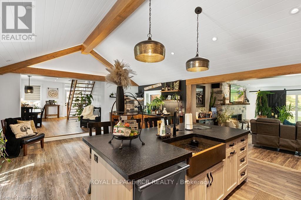 












408082 GREY 4 ROAD

,
Grey Highlands,




Ontario
N0C1J0

