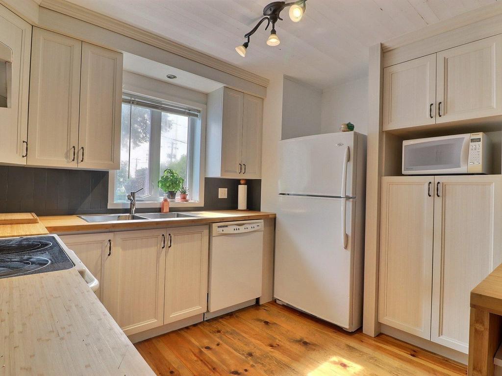 









2181

 - 2183


Av. Notre-Dame

,
Québec (Sainte-Foy/Sillery/Cap-Rouge),




QC
G2E3G4

