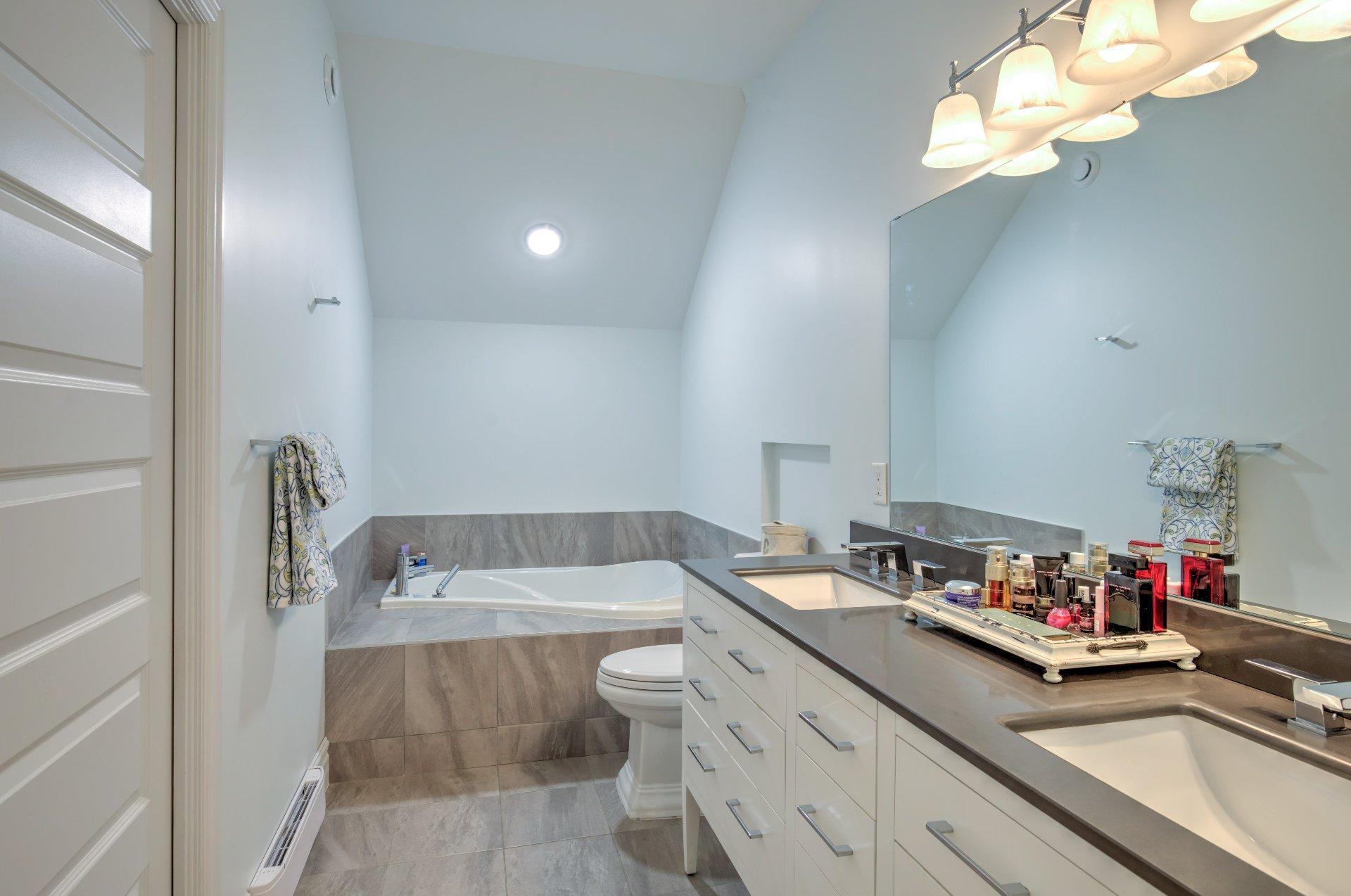 









21


Ch. Burnside

,
La Pêche,




QC
J0X3G0

