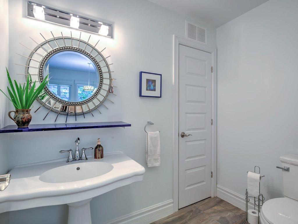 









21Z


Ch. Burnside

,
La Pêche,




QC
J0X3G0

