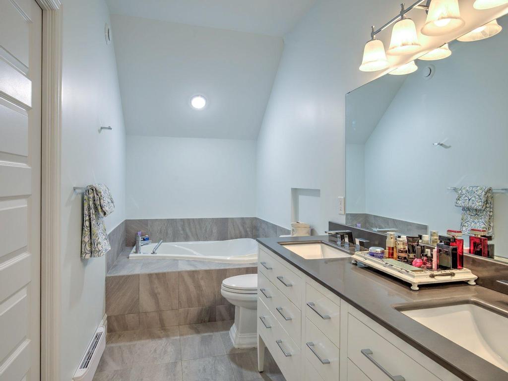 









21Z


Ch. Burnside

,
La Pêche,




QC
J0X3G0

