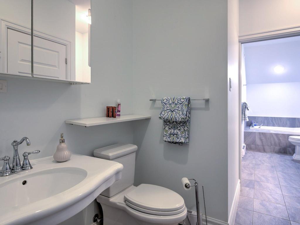 









21Z


Ch. Burnside

,
La Pêche,




QC
J0X3G0


