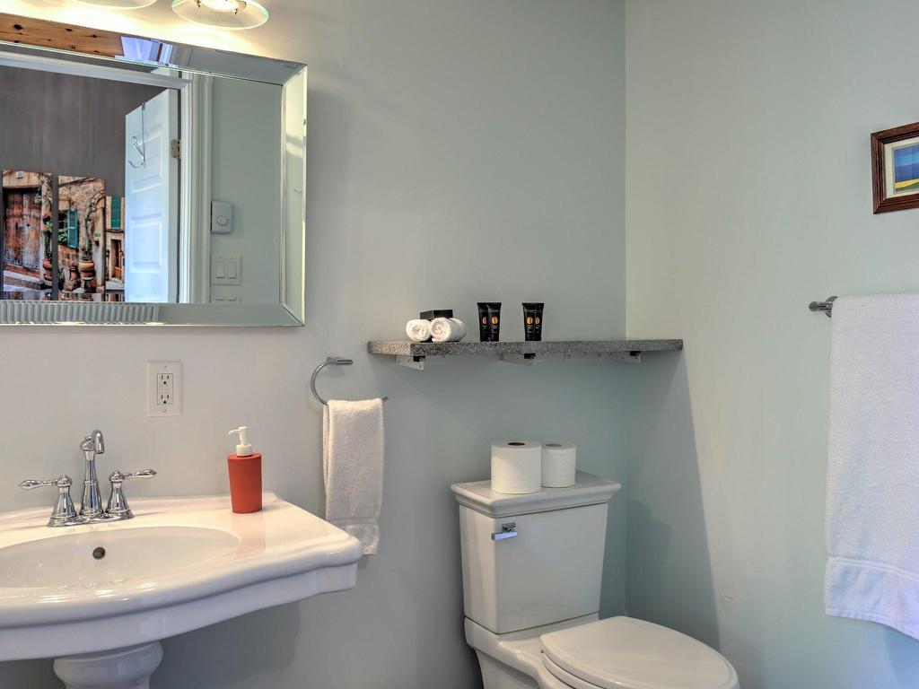 









21Z


Ch. Burnside

,
La Pêche,




QC
J0X3G0

