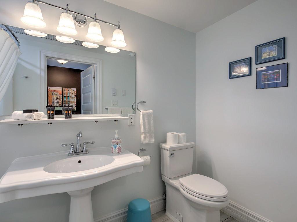 









21Z


Ch. Burnside

,
La Pêche,




QC
J0X3G0

