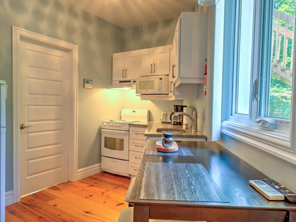 









21Z


Ch. Burnside

,
La Pêche,




QC
J0X3G0

