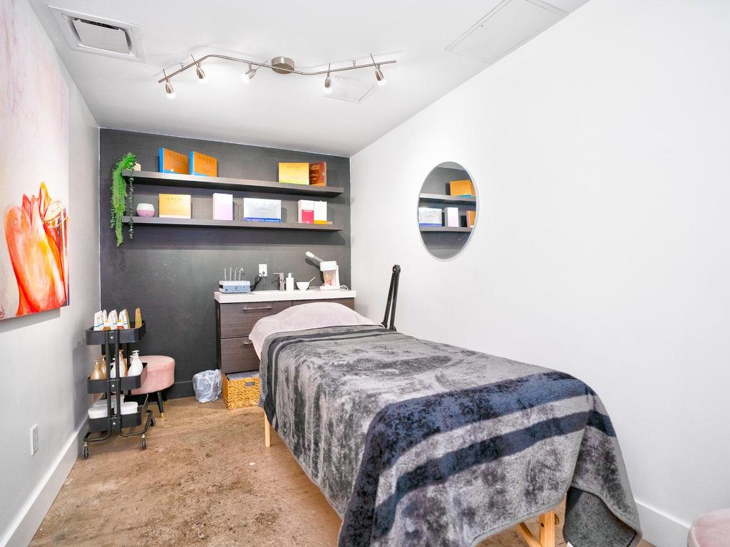 









168


Rue Ann

,
Montréal (Le Sud-Ouest),




QC
H3C2J8

