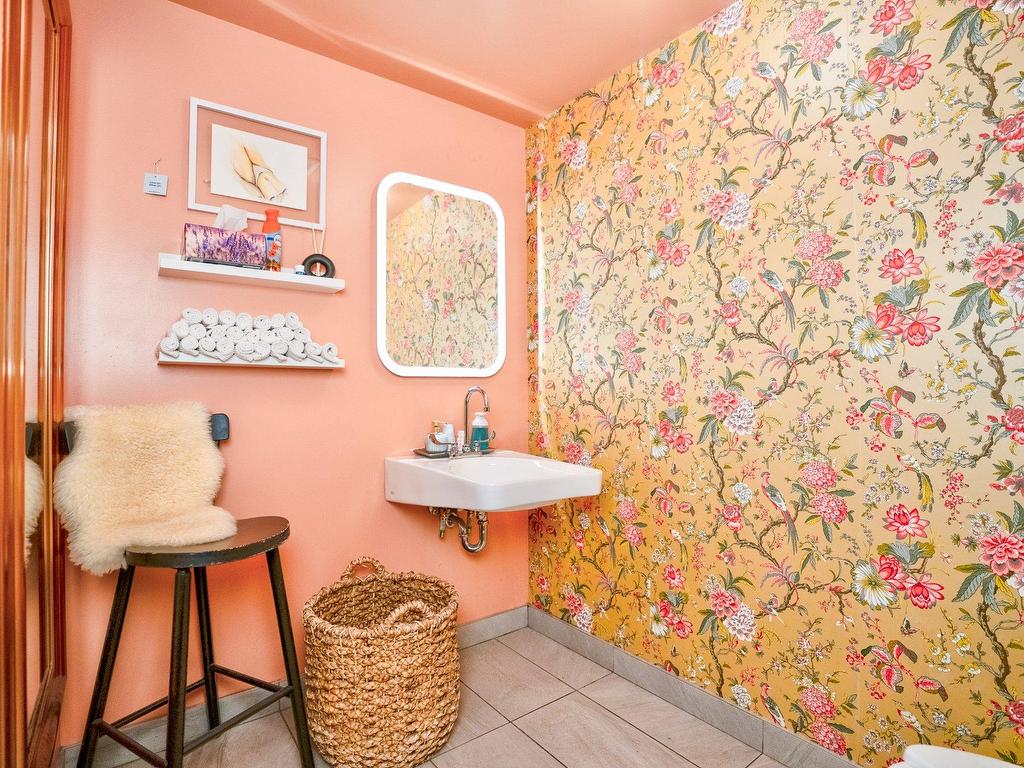 









168


Rue Ann

,
Montréal (Le Sud-Ouest),




QC
H3C2J8

