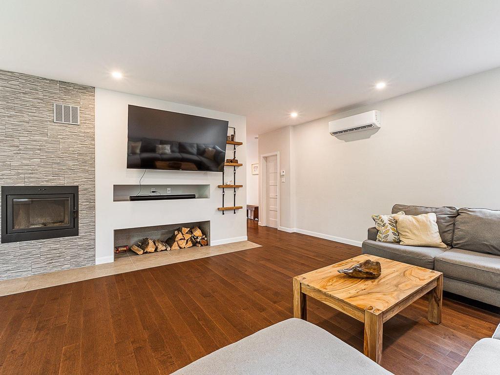 









4


Rue de la Rivière

,
Lac-Brome,




QC
J0E1R0


