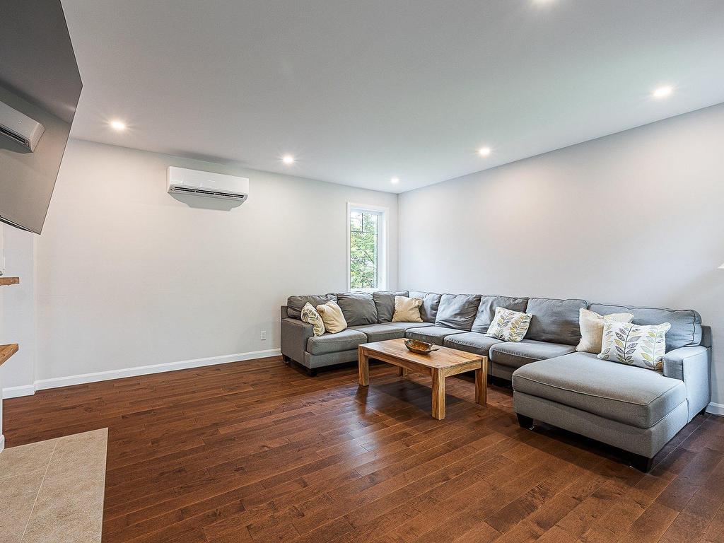 









4


Rue de la Rivière

,
Lac-Brome,




QC
J0E1R0

