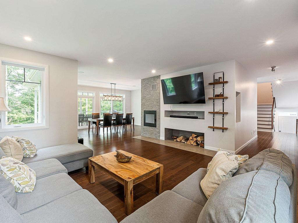 









4


Rue de la Rivière

,
Lac-Brome,




QC
J0E1R0


