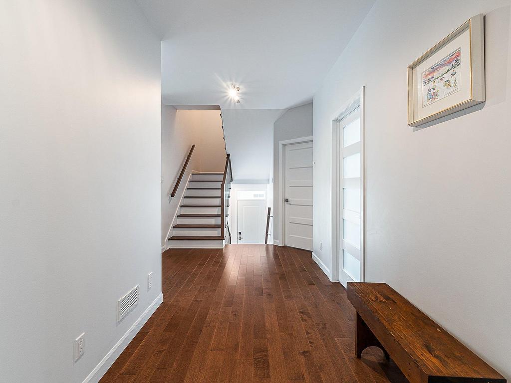 









4


Rue de la Rivière

,
Lac-Brome,




QC
J0E1R0

