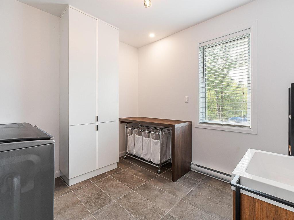 









4


Rue de la Rivière

,
Lac-Brome,




QC
J0E1R0


