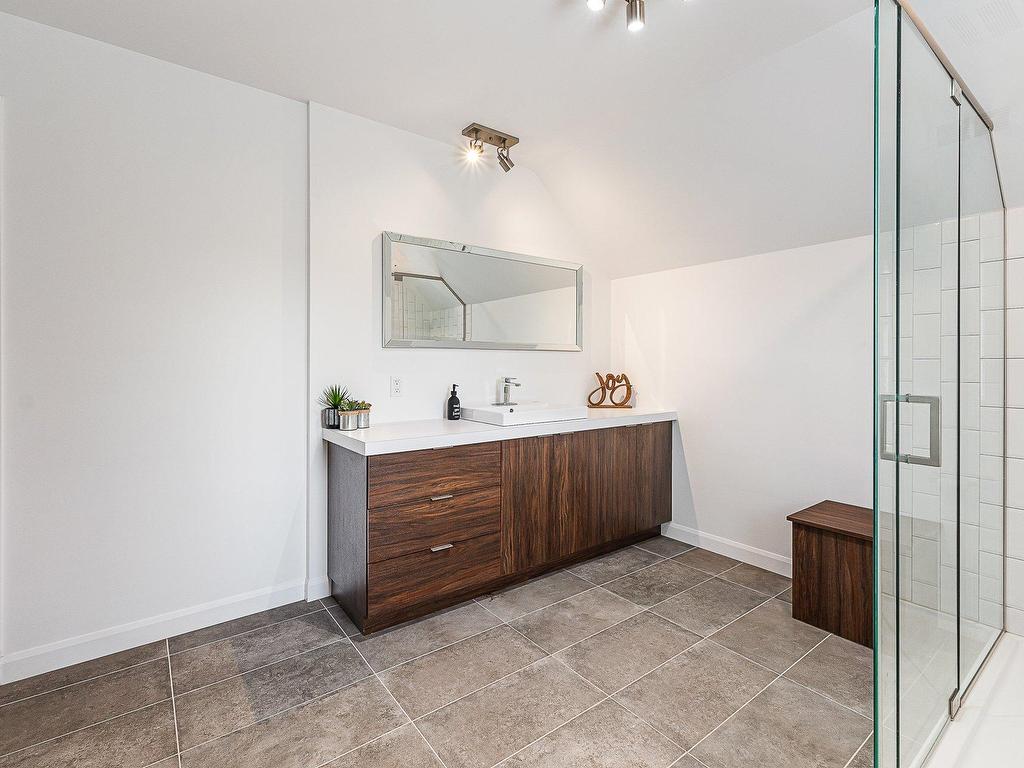 









4


Rue de la Rivière

,
Lac-Brome,




QC
J0E1R0

