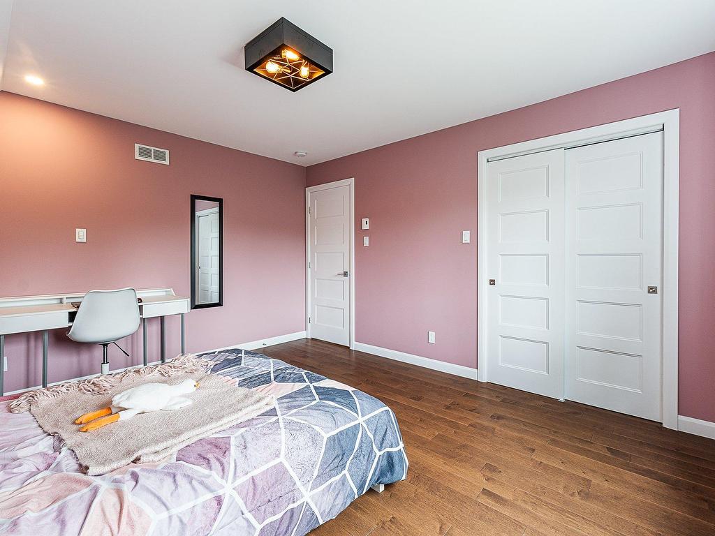 









4


Rue de la Rivière

,
Lac-Brome,




QC
J0E1R0

