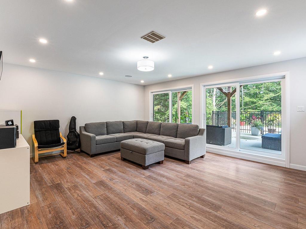 









4


Rue de la Rivière

,
Lac-Brome,




QC
J0E1R0

