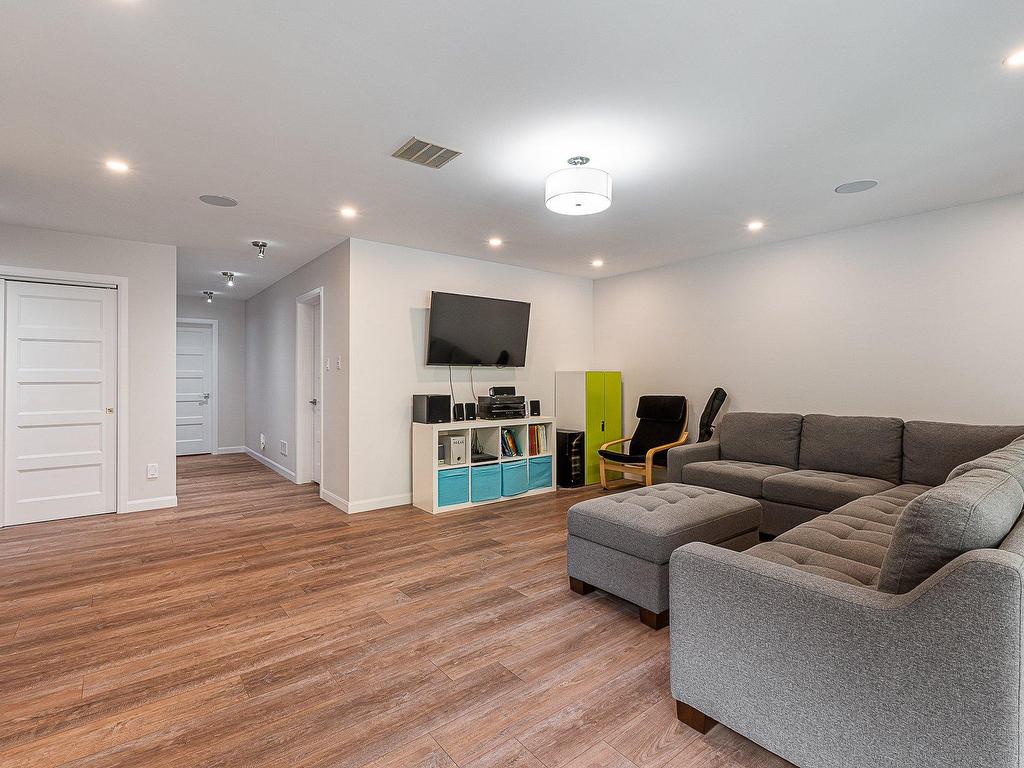 









4


Rue de la Rivière

,
Lac-Brome,




QC
J0E1R0

