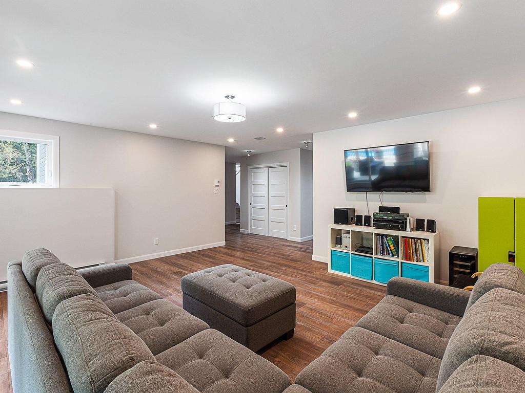 









4


Rue de la Rivière

,
Lac-Brome,




QC
J0E1R0

