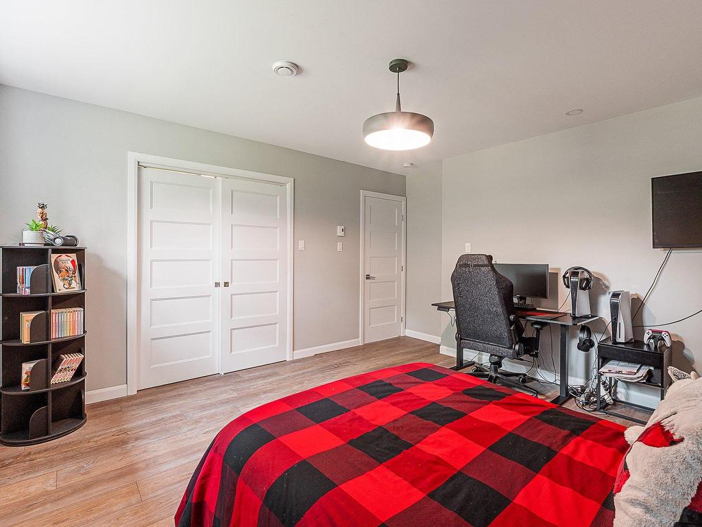 









4


Rue de la Rivière

,
Lac-Brome,




QC
J0E1R0

