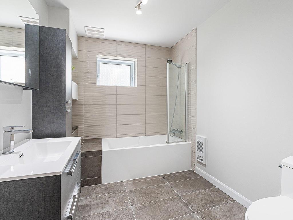 









4


Rue de la Rivière

,
Lac-Brome,




QC
J0E1R0

