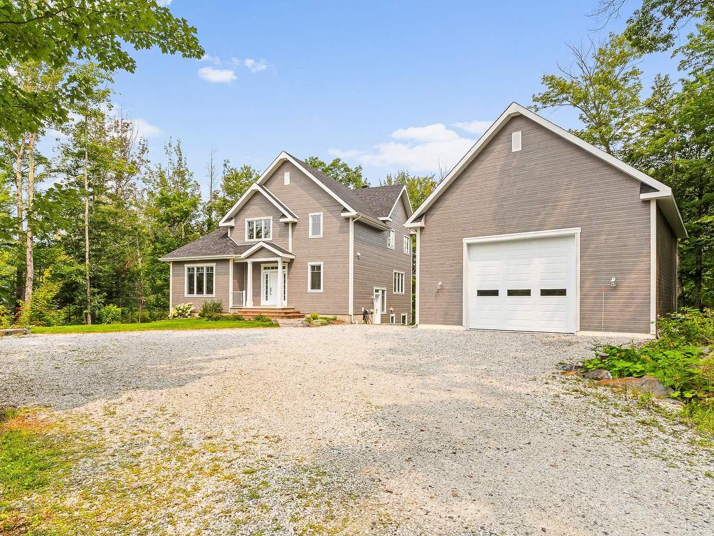 









4


Rue de la Rivière

,
Lac-Brome,




QC
J0E1R0

