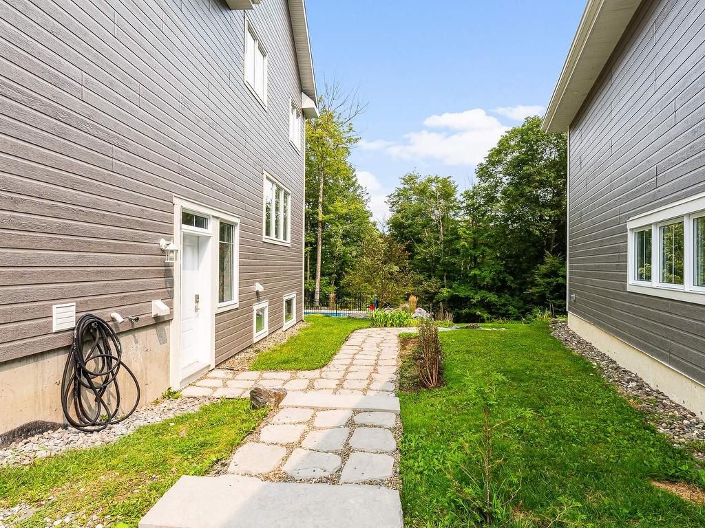 









4


Rue de la Rivière

,
Lac-Brome,




QC
J0E1R0

