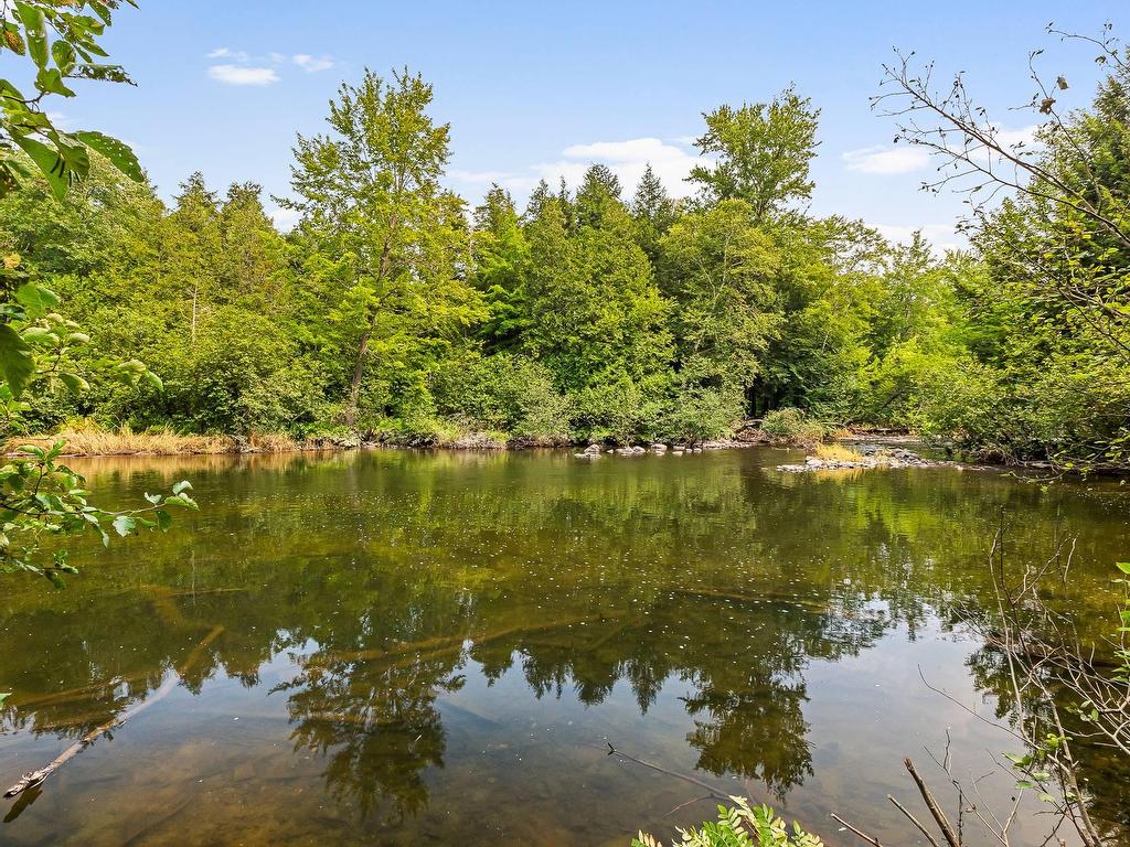 









4


Rue de la Rivière

,
Lac-Brome,




QC
J0E1R0

