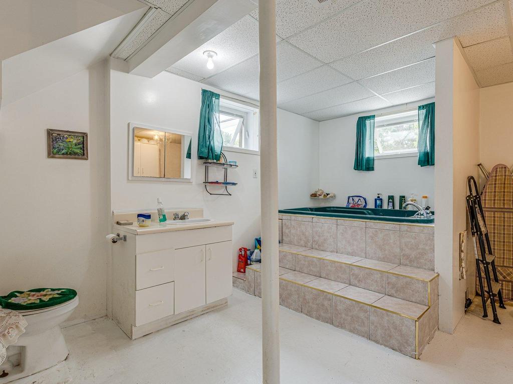 









537


Rue Briggs E.

,
Longueuil (Le Vieux-Longueuil),




QC
J4J1R9

