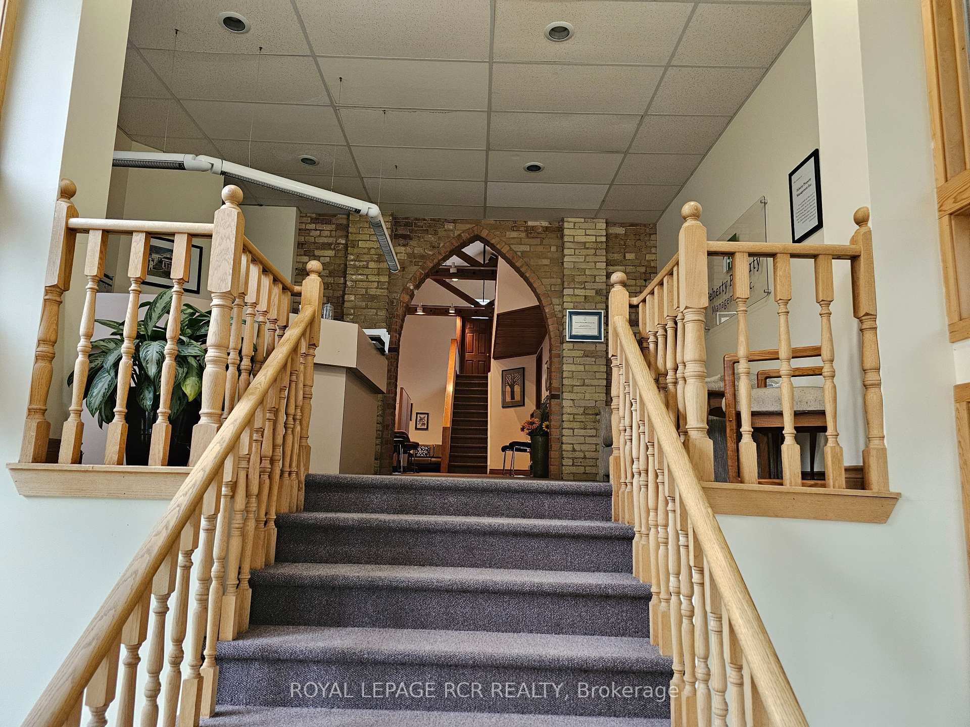









411


Queen

Street, Main 2C,
Newmarket,




ON
L3Y 2G9


