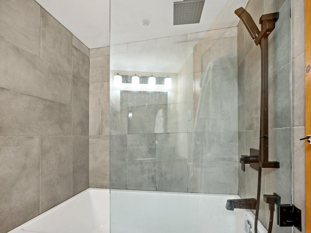 









140


Ch. au Pied-de-la-Montagne

, 243,
Mont-Tremblant,




QC
J8E3M2

