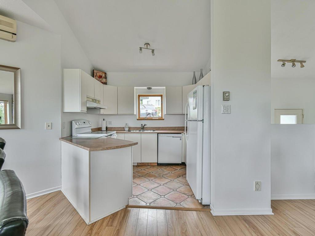 









330


Rue de la Grande-Corniche

, 16,
Sainte-Adèle,




QC
J8B2A8

