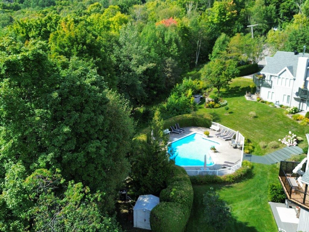 









330


Rue de la Grande-Corniche

, 16,
Sainte-Adèle,




QC
J8B2A8

