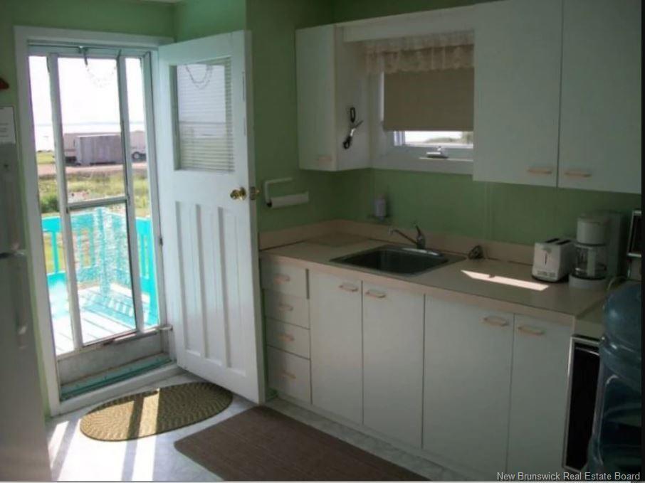 









15


Des Hirondelles

LANE,
Chiasson Office,




NB
E8S 2N4

