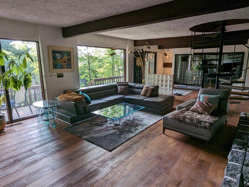 









2750


Rue des Bouleaux

,
Sainte-Adèle,




QC
J8B1K6

