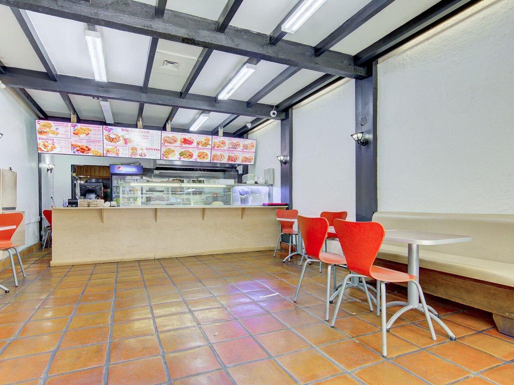 









3507


Av. du Parc

,
Montréal (Le Plateau-Mont-Royal),




QC
H2X2H8


