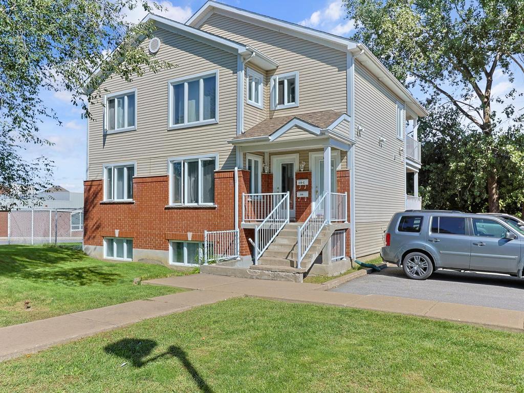 









220A

 - 220C


Rue Elm

,
Châteauguay,




QC
J6J6C6

