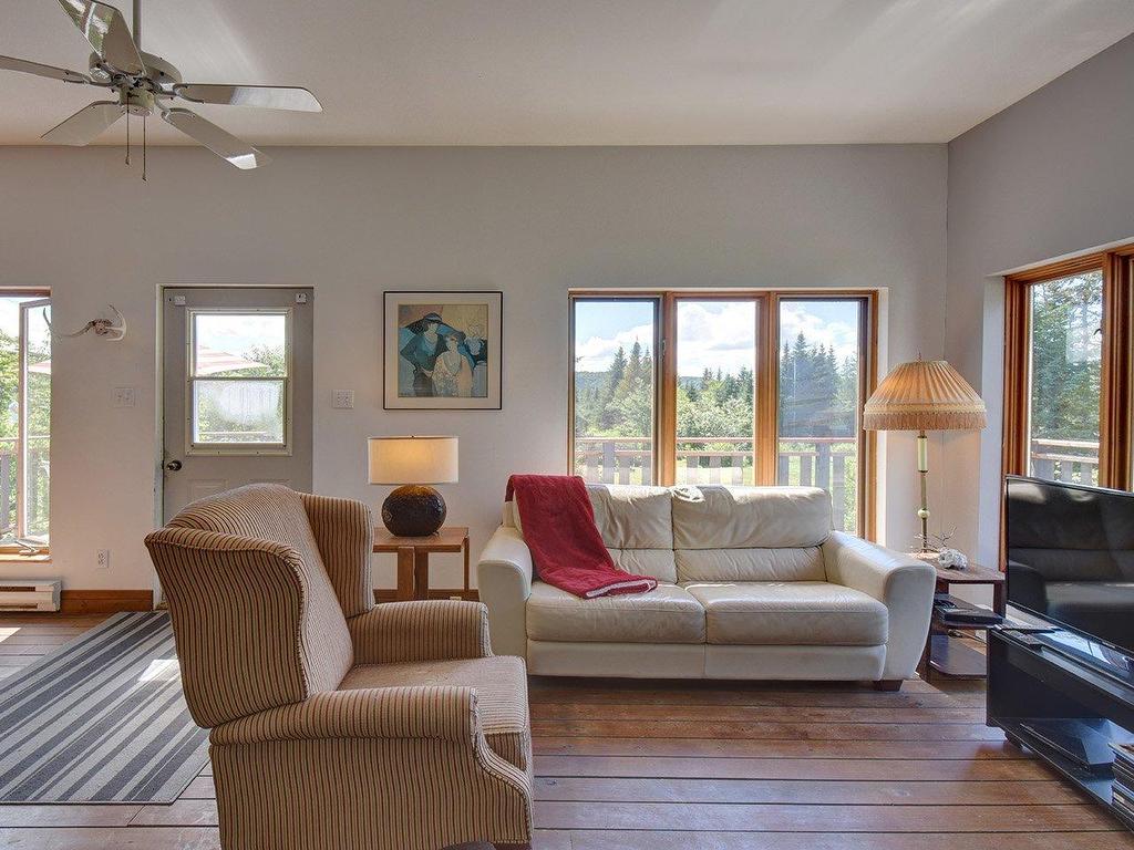 









2147


Ch. du Lac-Quenouille

,
Val-des-Lacs,




QC
J0T2P0

