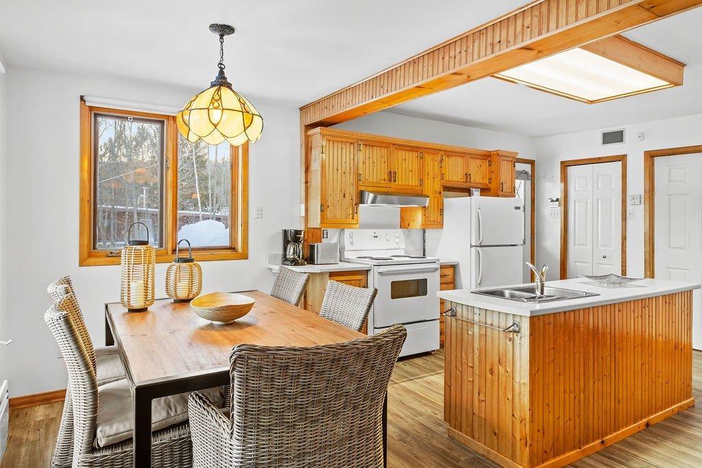 









1588


Ch. du Lac-Chaud

,
La Macaza,




QC
J0T1R0

