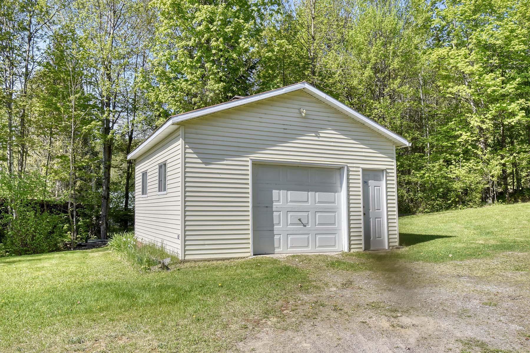 









1588


Ch. du Lac-Chaud

,
La Macaza,




QC
J0T1R0

