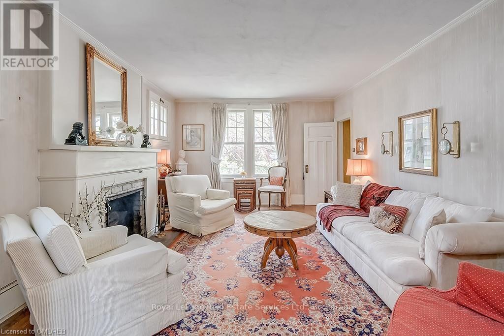 












200 WILLIAM STREET

,
Oakville (OO Old Oakville),




Ontario
L6J1C7

