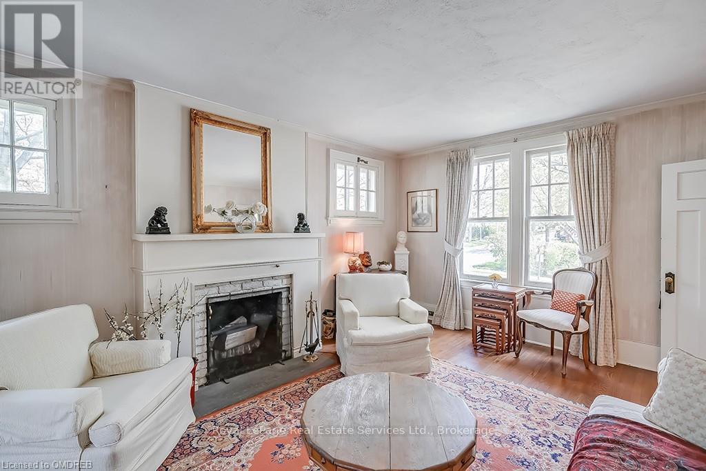 












200 WILLIAM STREET

,
Oakville (OO Old Oakville),




Ontario
L6J1C7

