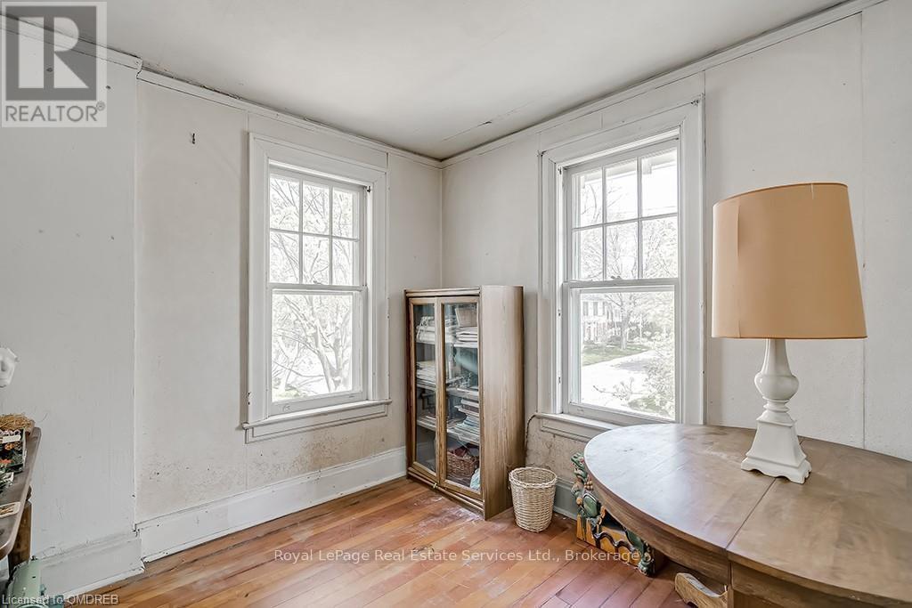 












200 WILLIAM STREET

,
Oakville (OO Old Oakville),




Ontario
L6J1C7

