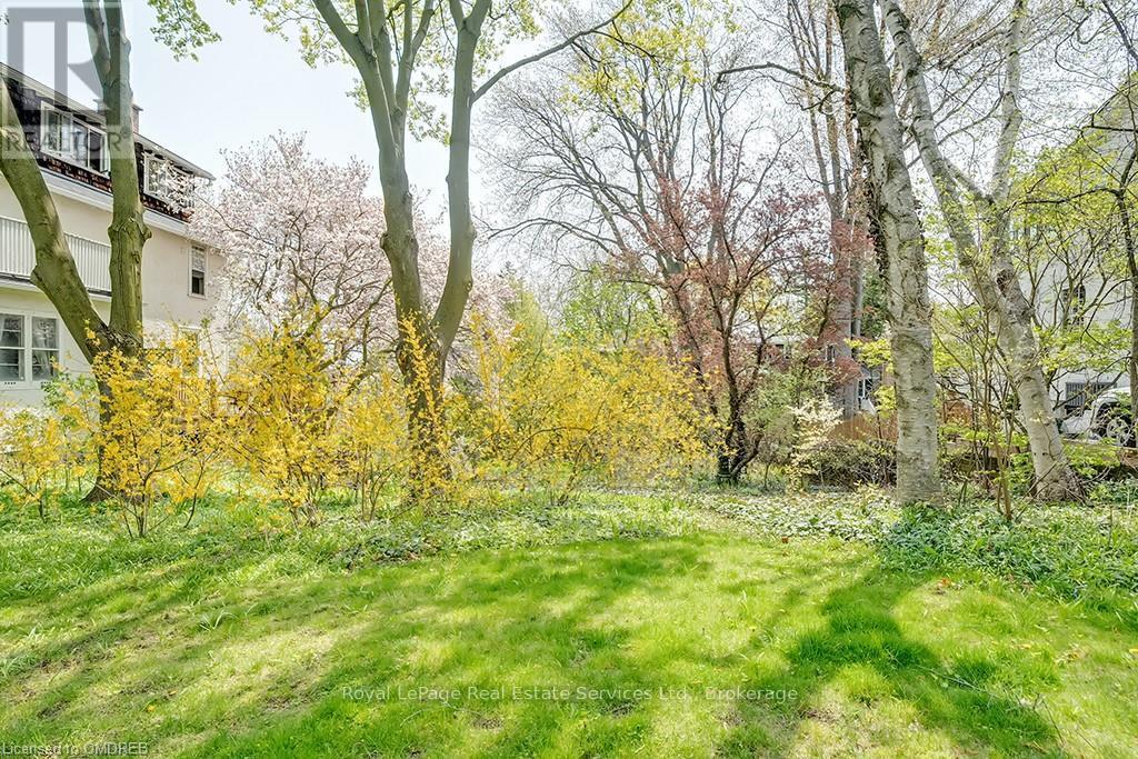 












200 WILLIAM STREET

,
Oakville (OO Old Oakville),




Ontario
L6J1C7

