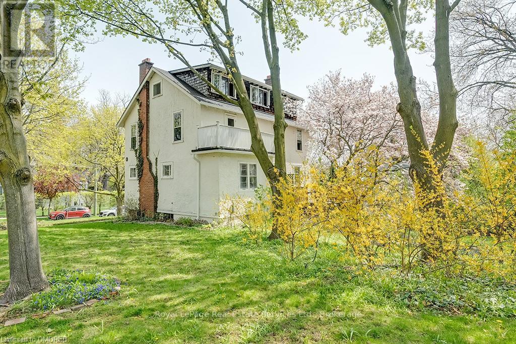 












200 WILLIAM STREET

,
Oakville (OO Old Oakville),




Ontario
L6J1C7

