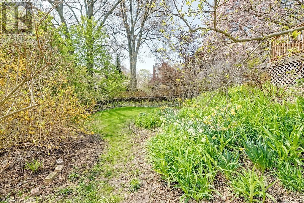 












200 WILLIAM STREET

,
Oakville (OO Old Oakville),




Ontario
L6J1C7

